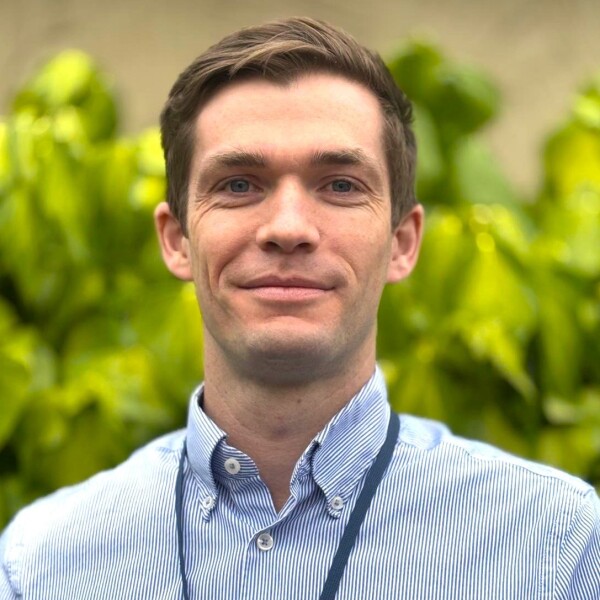 Dr Theo Bartholomew