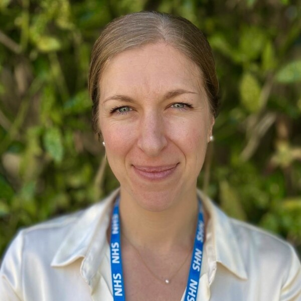 Dr Ruth Henniker Major